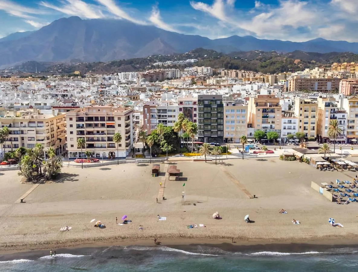 Aparment Neptuno- Located On The Promenade A Few Metres From The Beach. Estepona Apartment