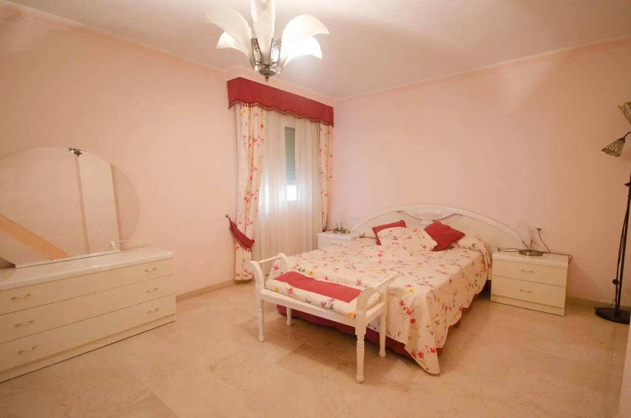 Aparment Neptuno- Located On The Promenade A Few Metres From The Beach. Estepona Apartment