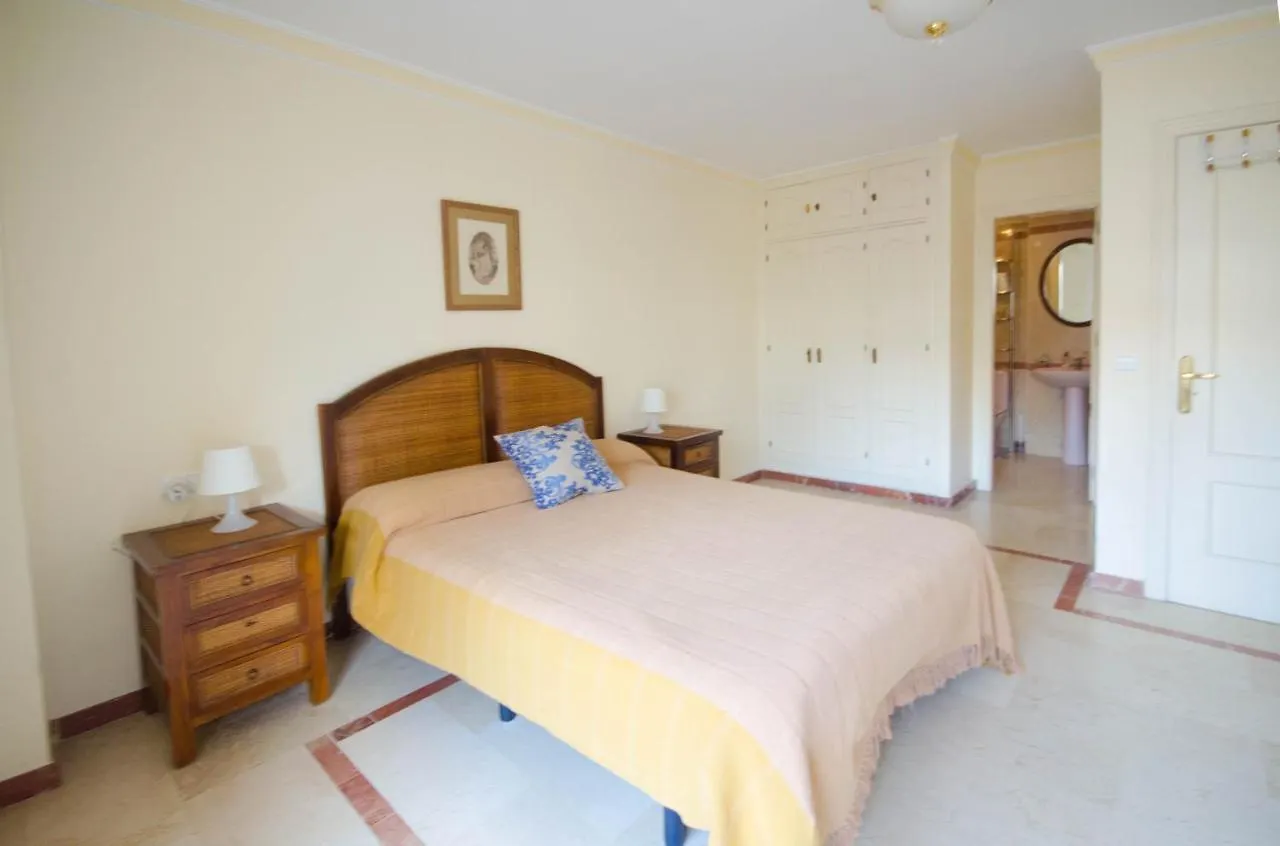 Aparment Neptuno- Located On The Promenade A Few Metres From The Beach. Estepona Apartment